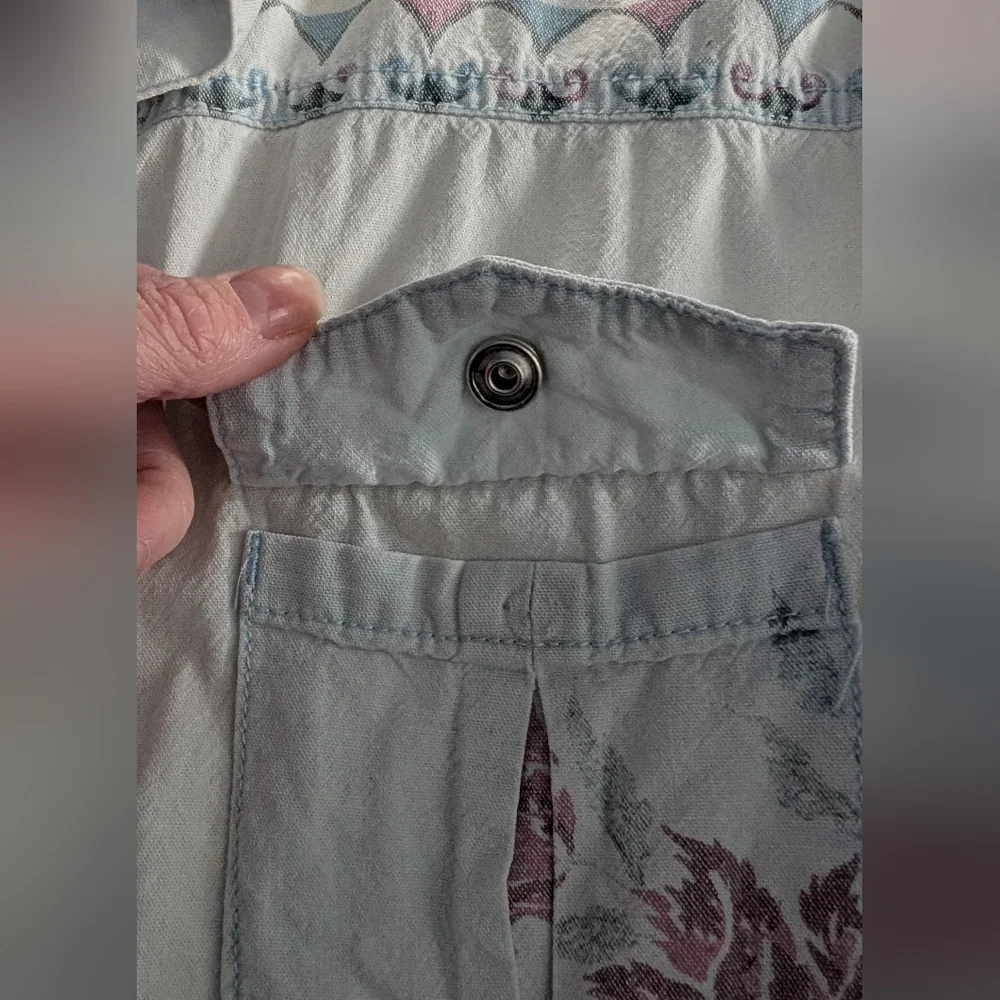 ✨ Spell Pandora Chambray Pearl Button Down Shirt - Picture 7 of 7